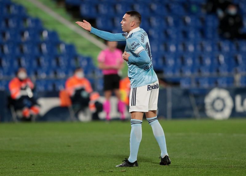 Iago Aspas left the field with an injury